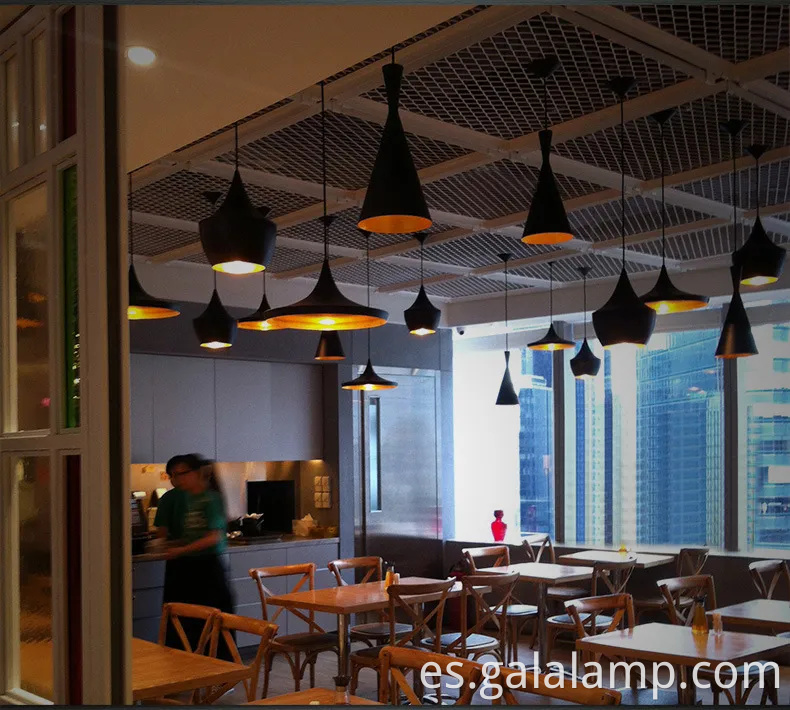 Candelera de colgante negro de estilo industrial para espacios para comedor